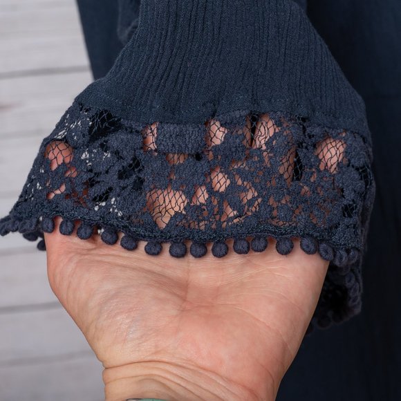 🍍5/$10 Heartloom Airlia cut out shoulder dress - Picture 8 of 11